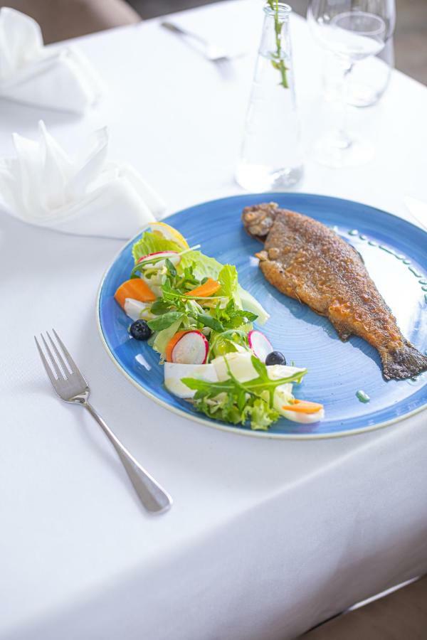 Bonne Chance Restaurant And Hotel Bázakerettye Kültér fotó