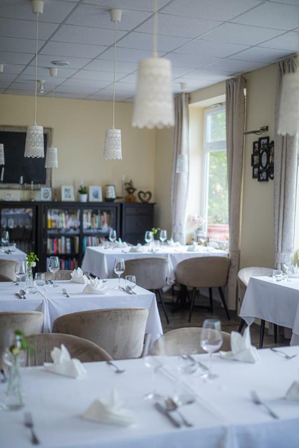 Bonne Chance Restaurant And Hotel Bázakerettye Kültér fotó